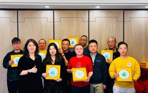 福今茶业拜访客户喜迎新春，福送万家！